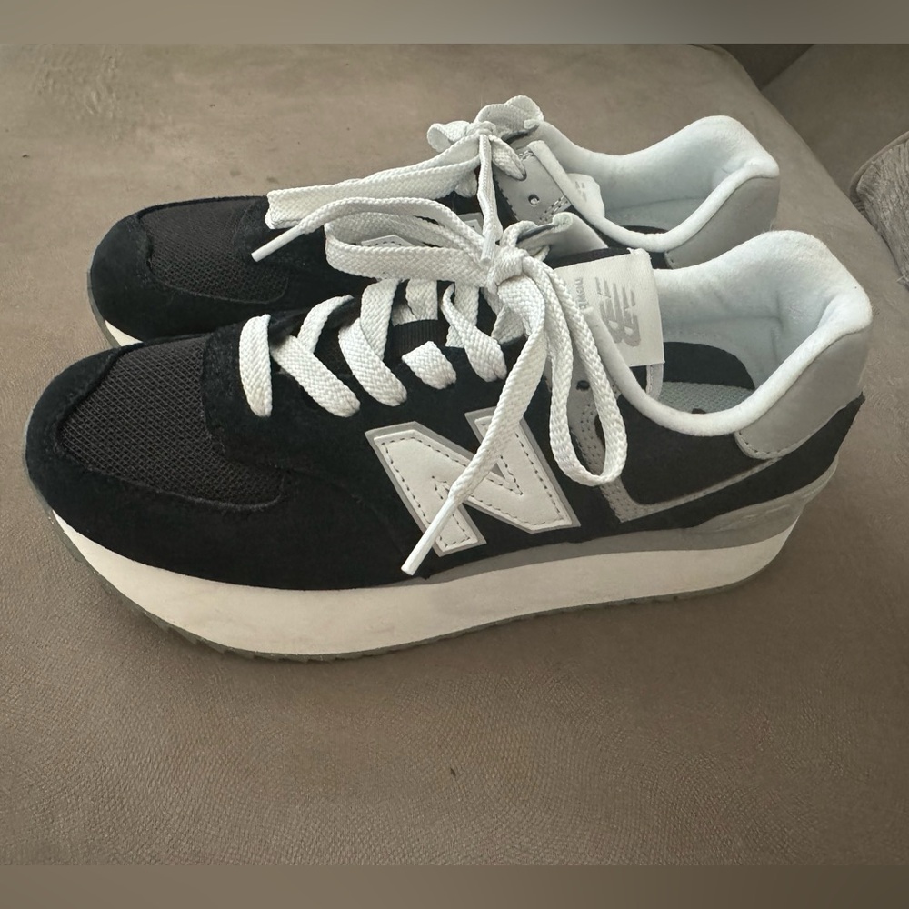 New balance platform sneakers size 9.5 women’s